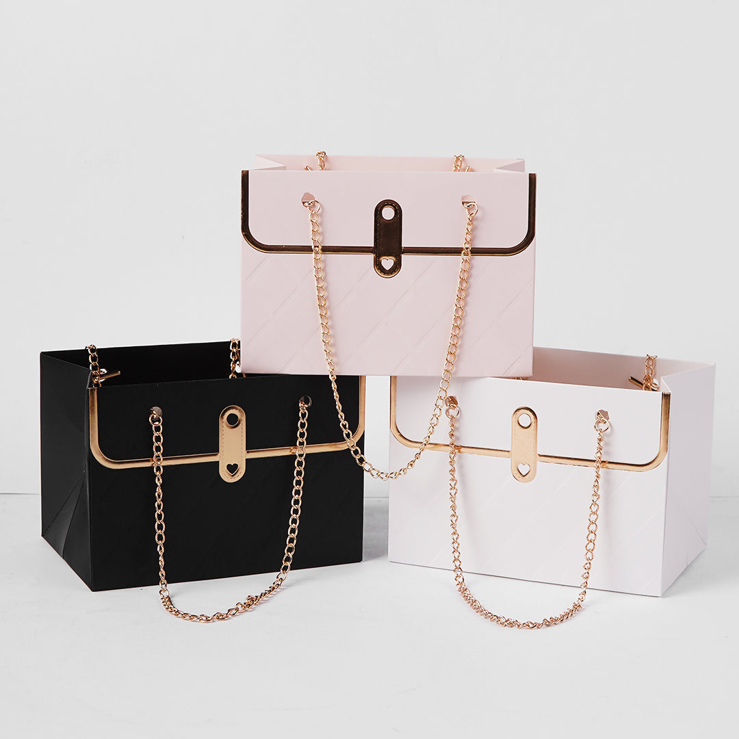 Quilted Flower Gift Box with Golden Chain – 1 Pc Wedding & Party Favor Box